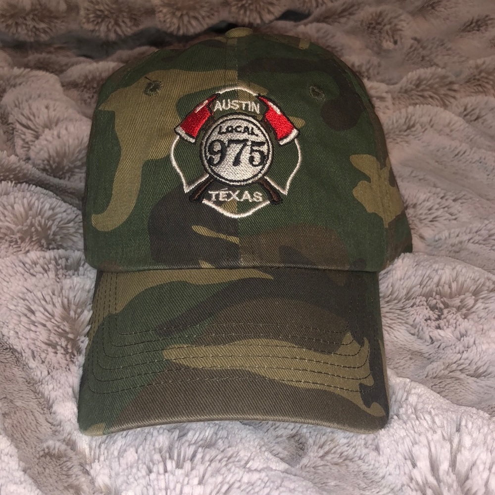 Camo mens hat. Never worn